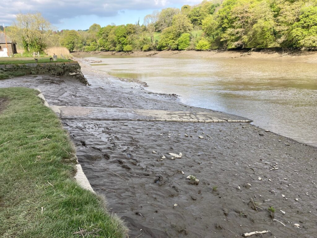 Photograph of the lower end of the Cotehele Slipway looking upriver